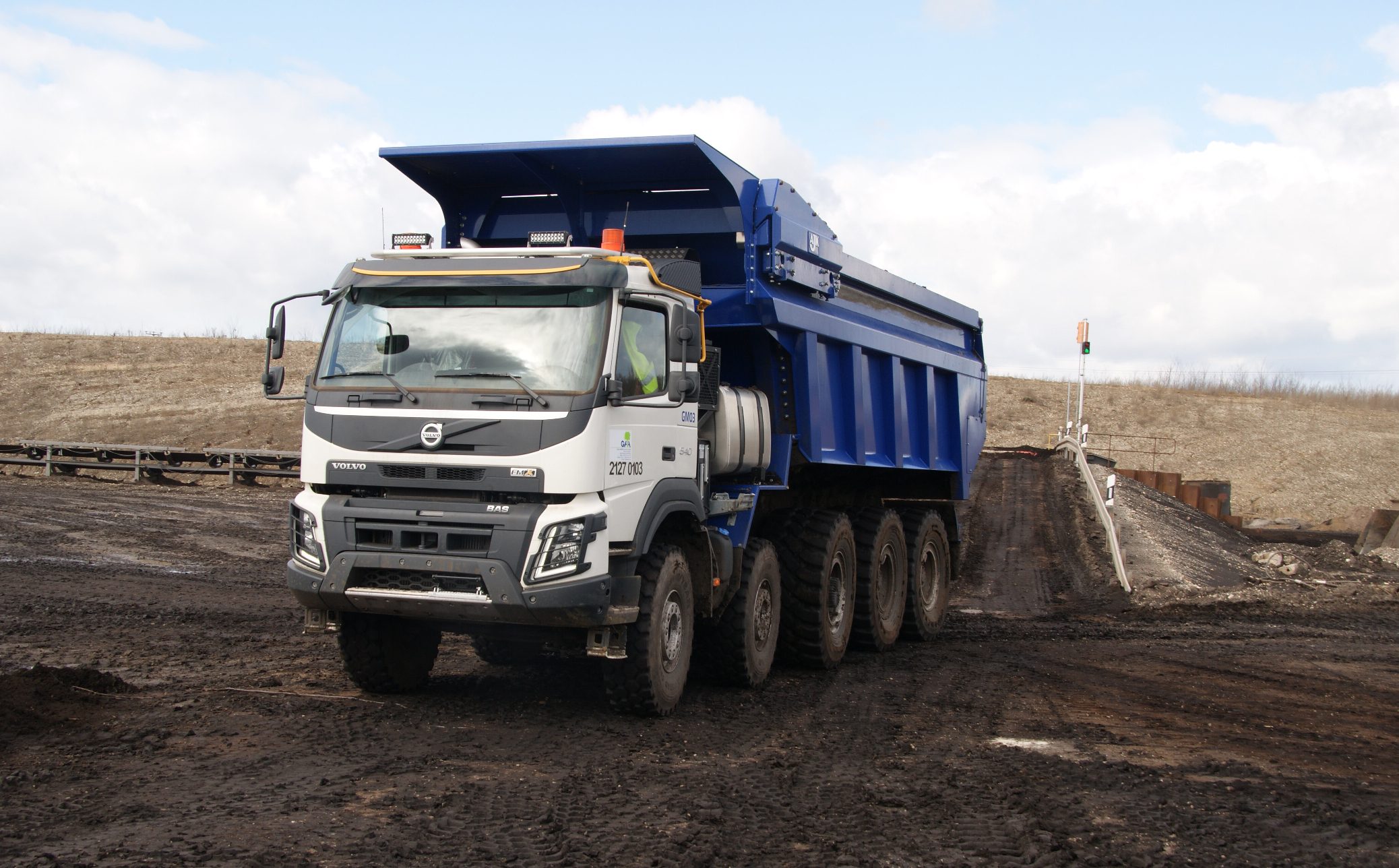 DIECIOCHO RUEDAS: NUEVO VOLVO FMX MAX … LA BESTIA HEAVY TIPPER…