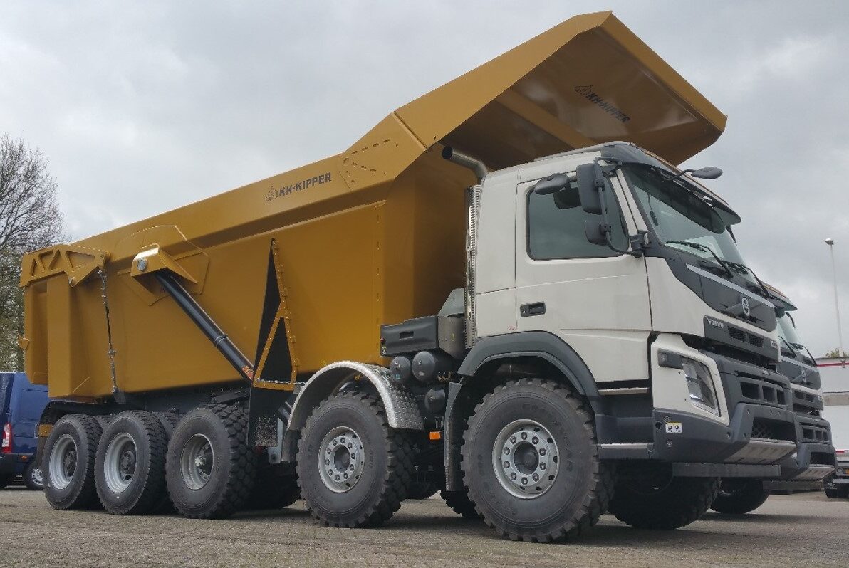 BAS Mining Trucks Classic-FMX460-EURO-6-10x4-White-Cab-e1635948885409