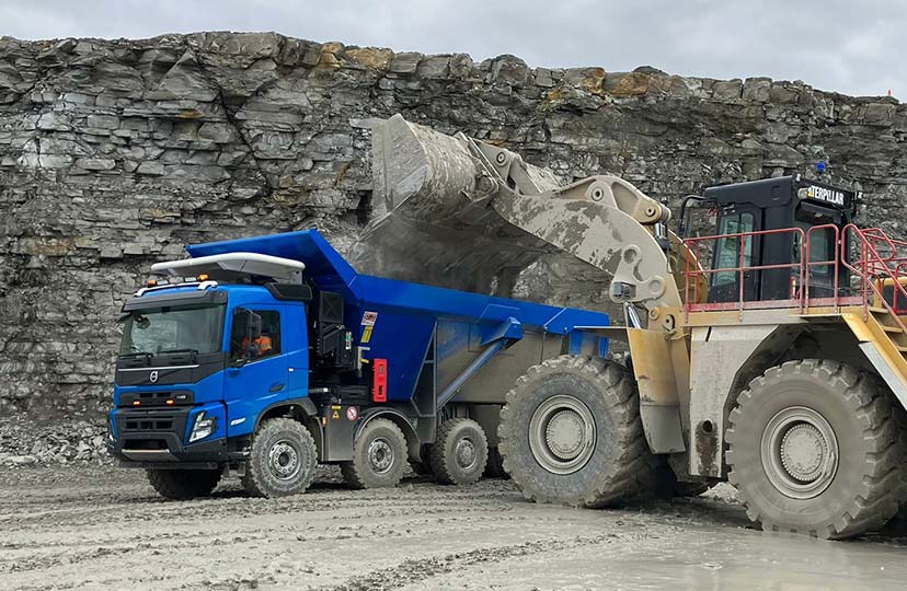 camion cava cantiere allestimento mining Vicat_10x4-tipper@2